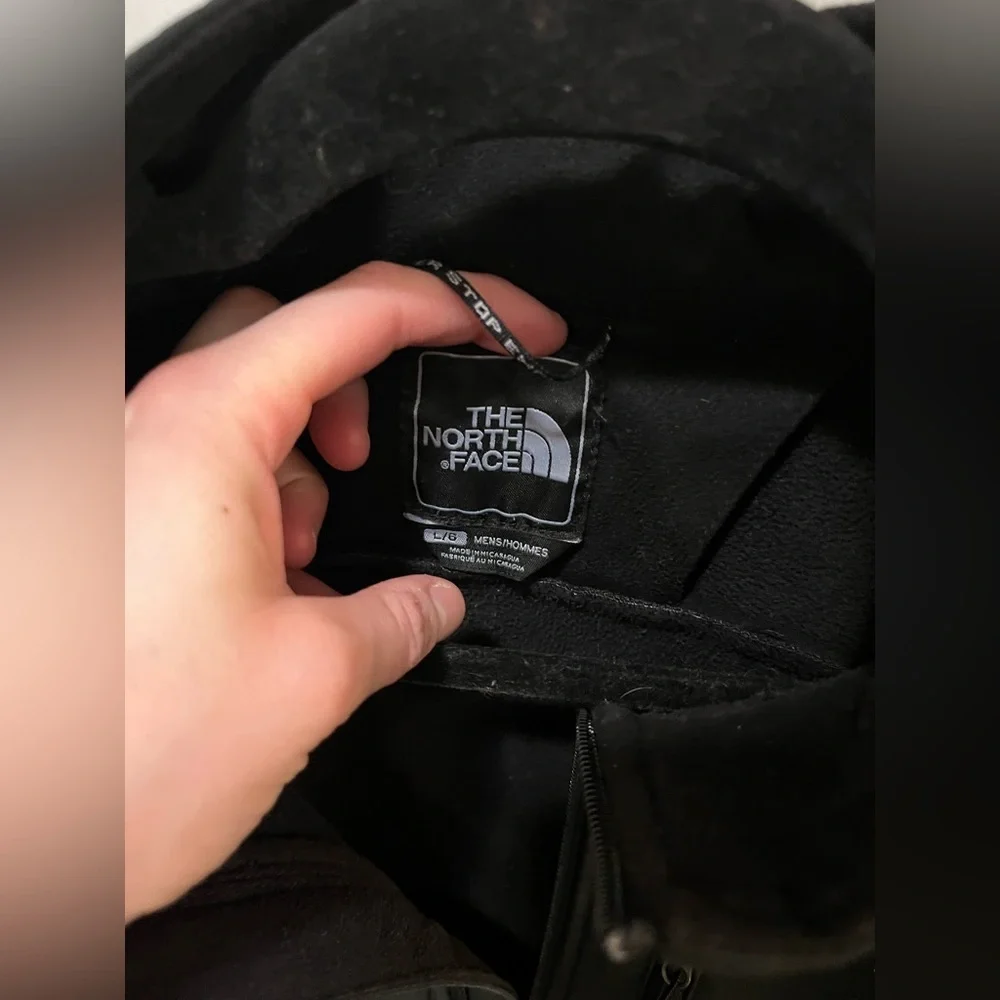 The North Face Men’s Shell Jacket Size Large